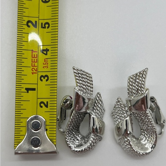 A Pair of Silver-Tone Clip-On Coro Signed Ribbon Earrings - Picture 3 of 5